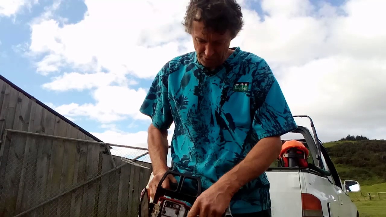 How to tighten a chainsaw chain - YouTube