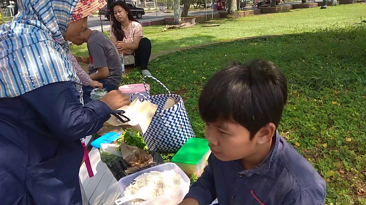 Numpang makan di alun-alun Ciamis (Ciamis street food) 