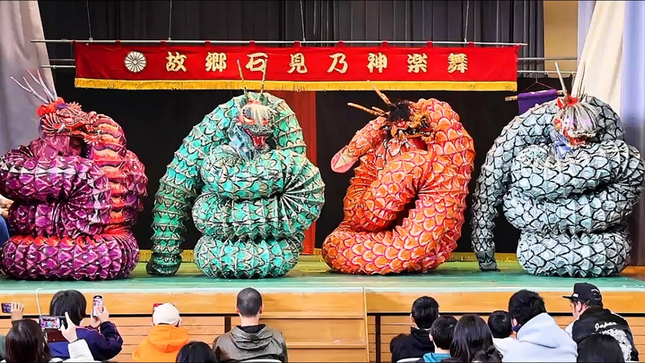 ☆石見神楽☆伝統芸能☆狐面 きつね お面☆岩本万吉作☆ - YouTube