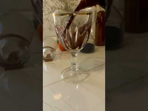 قهوه یا شراب دو شات اسپرسو رو هستی یا یه گیلاس شراب