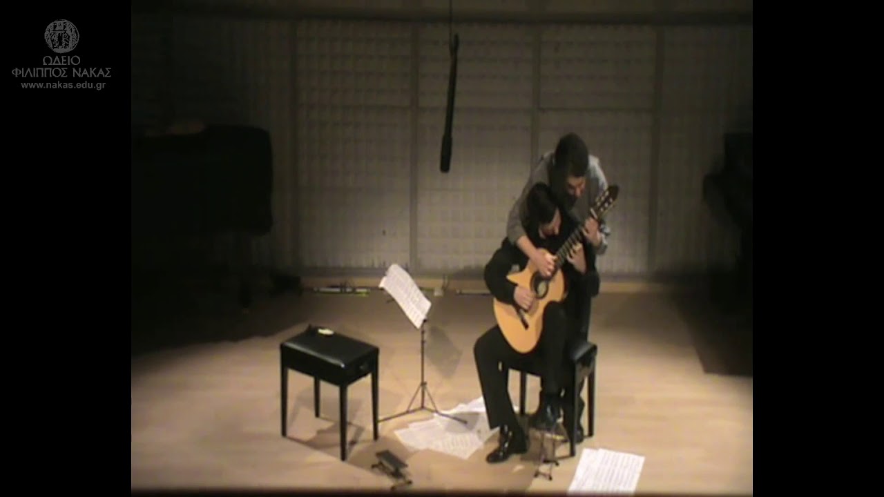 D&A GuitarDuo plays John Dowland on one guitar