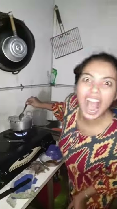 VIRAL TIKTOK IBU RUMAH TANGGA SAMBIL MASAK YAYAYA
