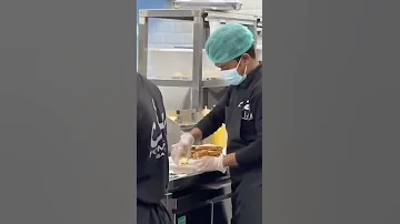 الفريج الاول خميس مشيط احلى شاورما 