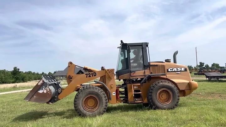 Case 721D Wheel Loader Operating & Scooping Dirt