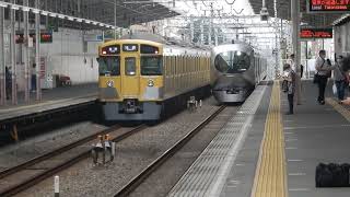 西武池袋線　秋津駅2番ホームに2000系各駅停車が到着&発車　1番ホームを西武特急La view 001系ちちぶが通過