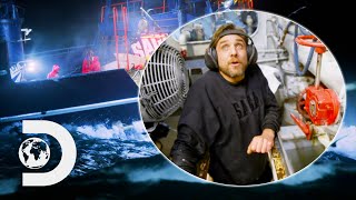 Entire Ship Loses Power After Busted Pipe Floods The Engine Room | Deadliest Catch