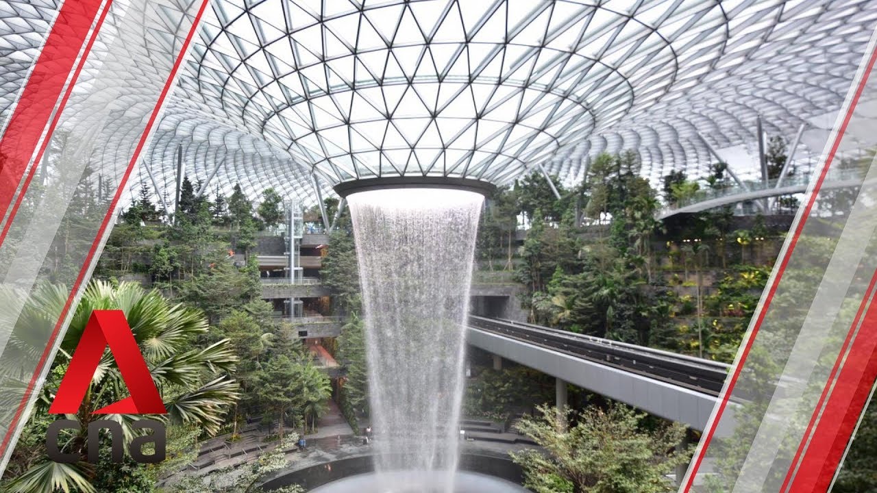 Jewel Changi Airport World S Largest Indoor Waterfall Rain Vortex