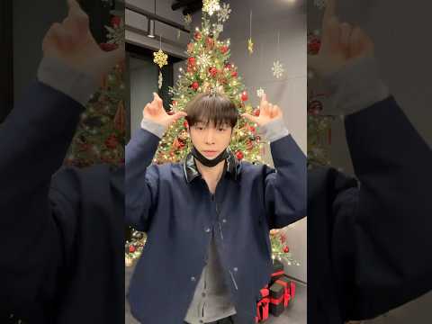 <strong>Xmas</strong> is coming #LAY #레이 #EXO #엑소 #weareoneEXO