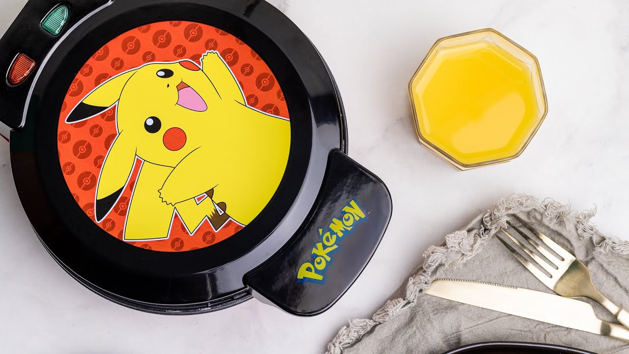 Uncanny Brands Pokémon Bulbasaur Waffle Maker - Make Bulbasaur Waffles -  Kitchen Appliance