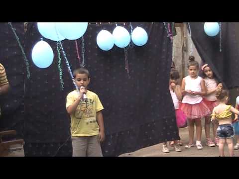 იოსებიძის ეზოს ბავშვები ტუსი, ანა, დათუჩა.