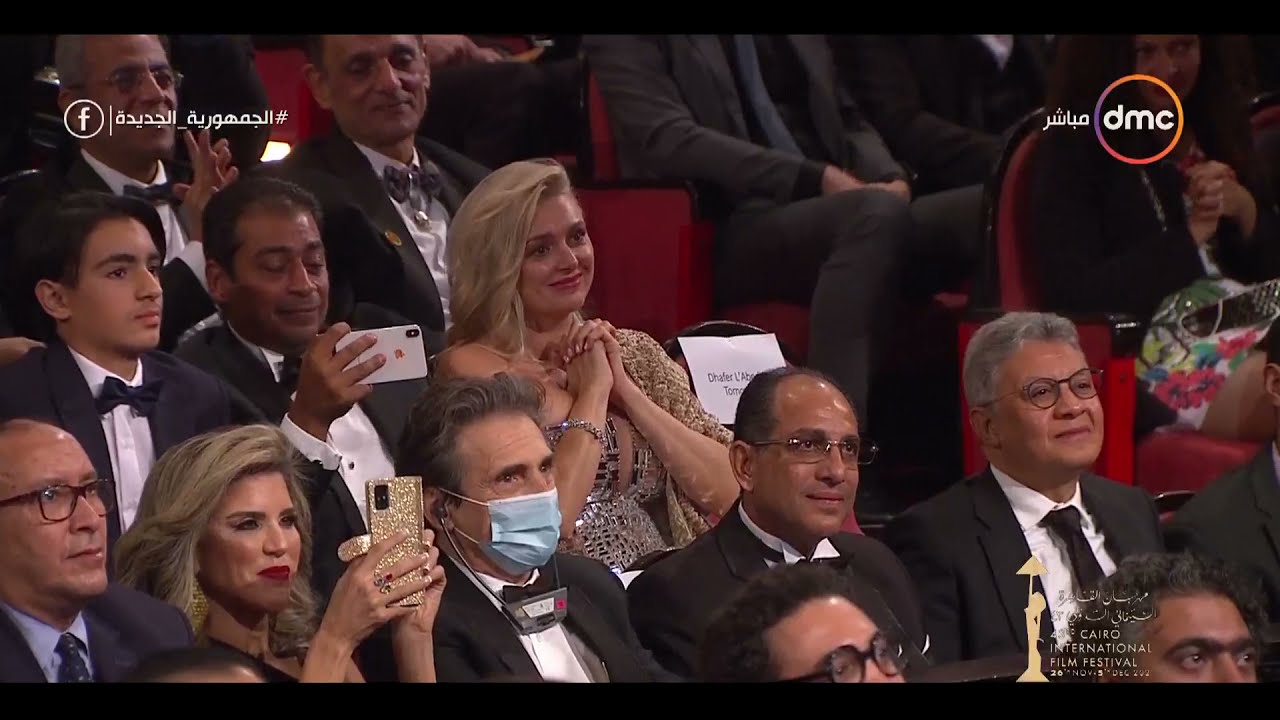 رد فعل زوجة ظافر العابدين بعد تسلمه جائزة الاتحاد الدولي للنقاد 