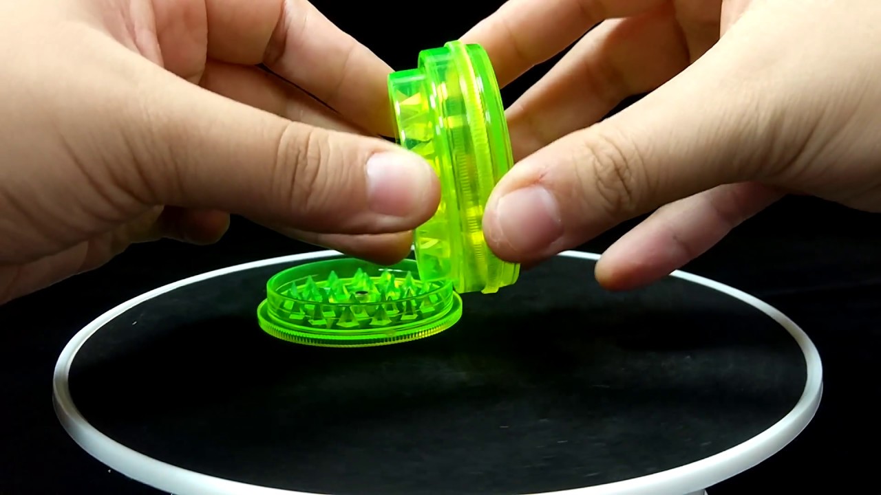 Wholesale Light Green 3 Pieces Magnetic Acrylic Herb Grinder 2.4 Inch With Shark Shaped Teeth
