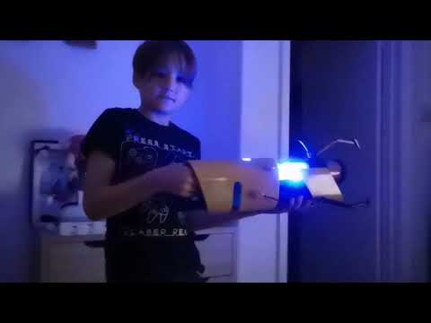 Portal Gun Replica (Portal Stories: Mel)