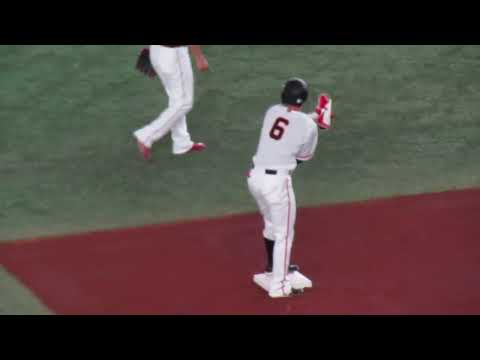 6/18 先頭バッターでいきなりツーベースを放つ坂本勇人神