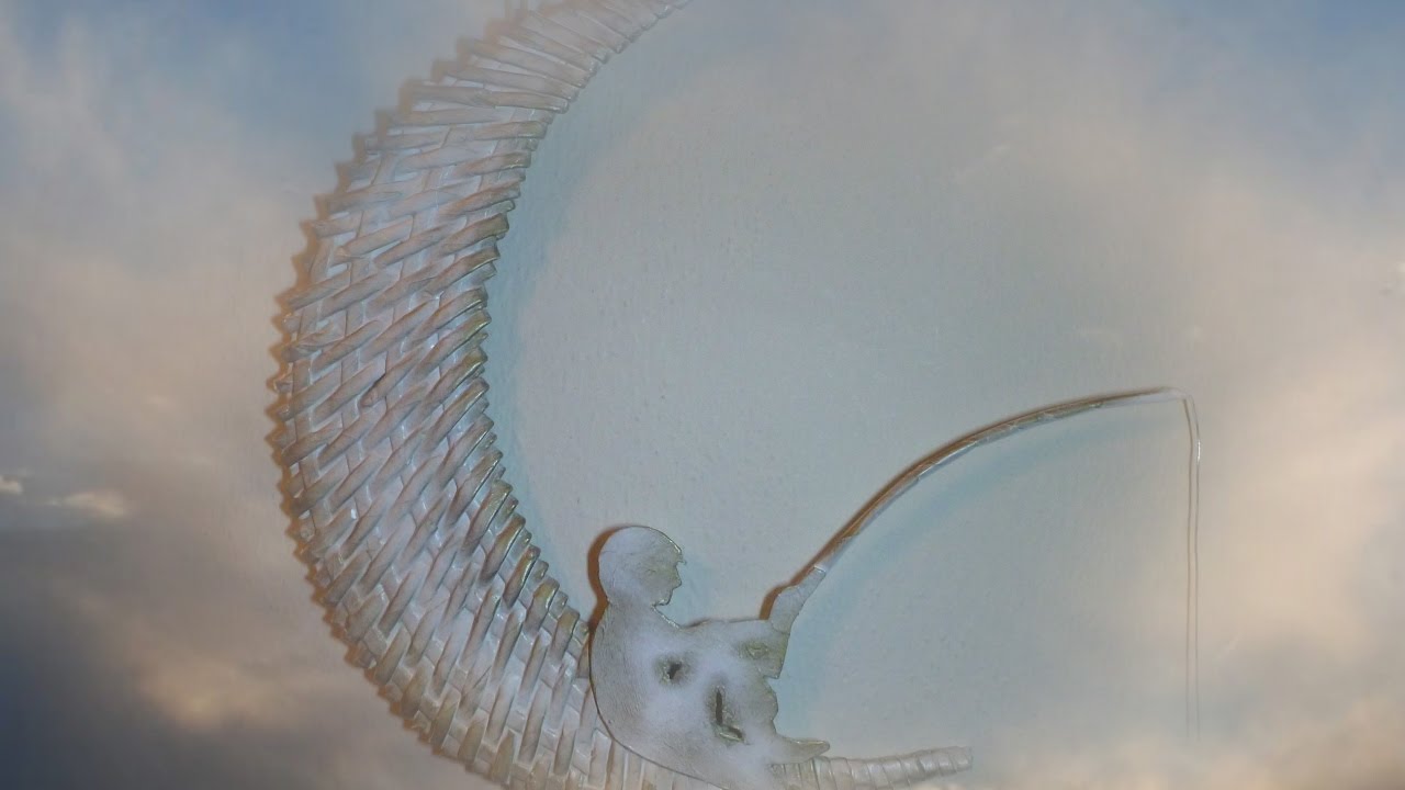 Luna realizzata con le cannucce di carta