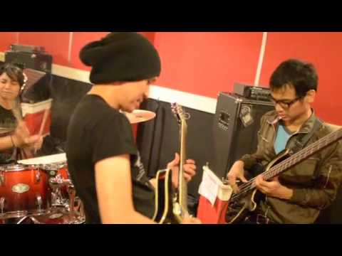 Agnes Monica - Paralyzed (Orange Criminal Cover)