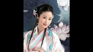Китайские девушки в традиционных нарядах