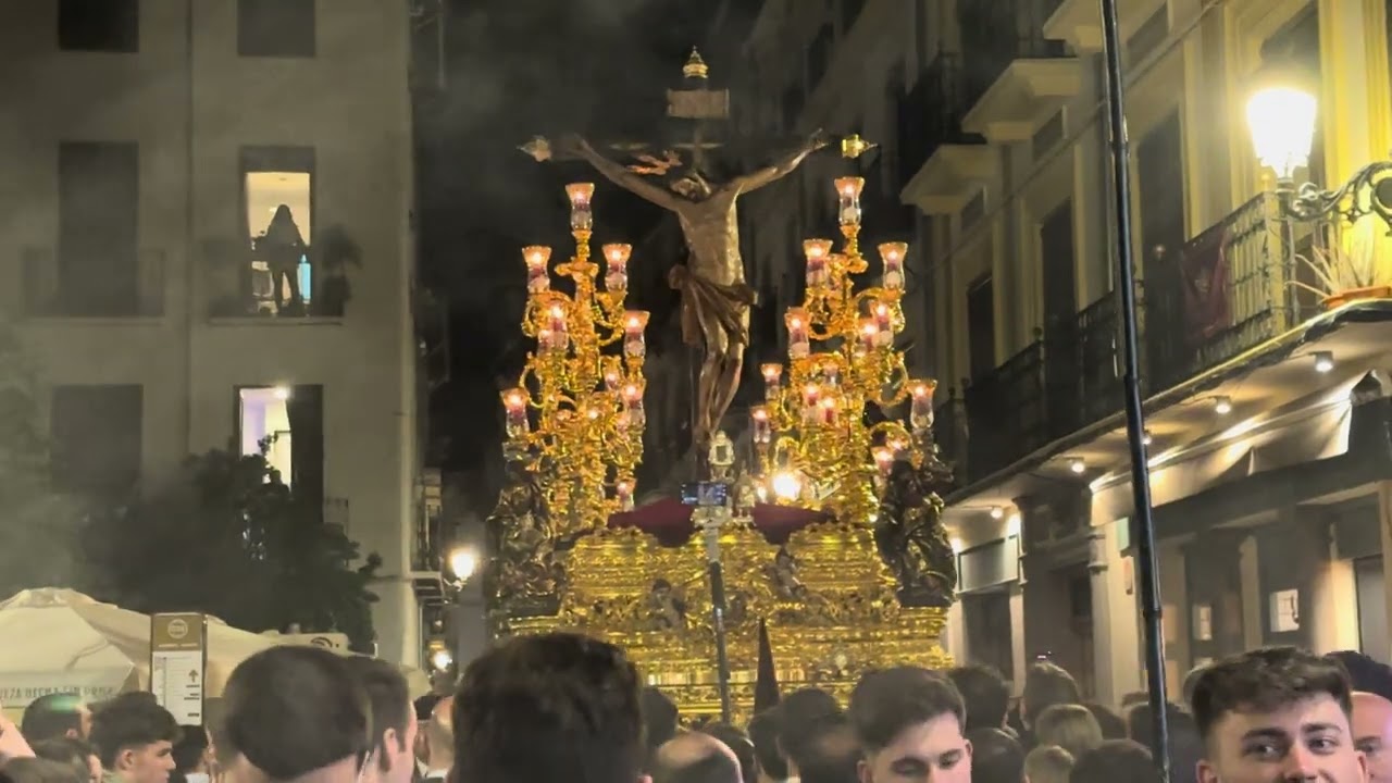 Cristo de los Favores junto AM Pasión de Linares