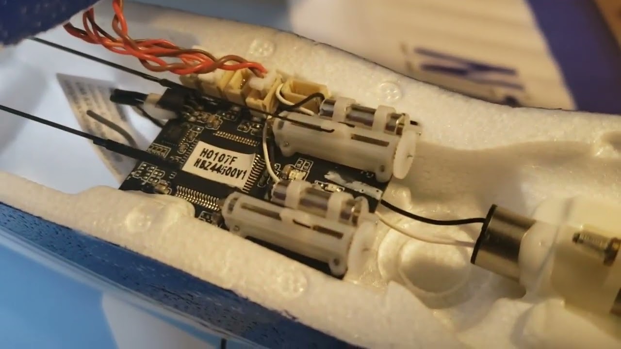 Begginer pilot fixes his crashed UMX Sport Cub S2