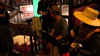 Erfurt - Dubliner Pub - Eine Nachwuchsband Gibt Ihr Bestes Chapeau Claque