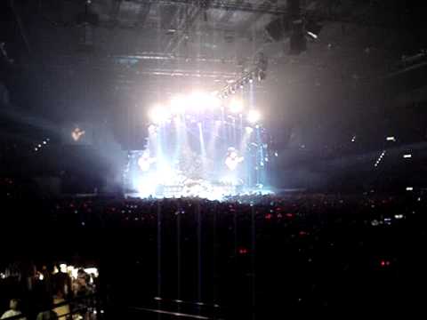 AC/DC - Thunderstruck @ Hallenstadion Zürich - YouTube