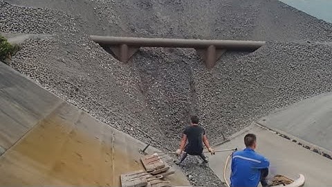 Barge unloads 2200 tons of iron ore, smooth flow is great Part 3 - Vlog of work on barge