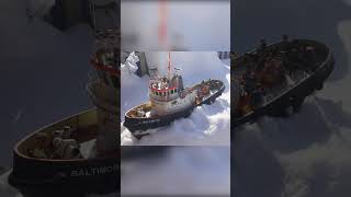 RC Schlepper Baltimore und RC Frachter Neptun im Schnee