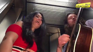 Aura Dione Unplugged Im Fahrstuhl