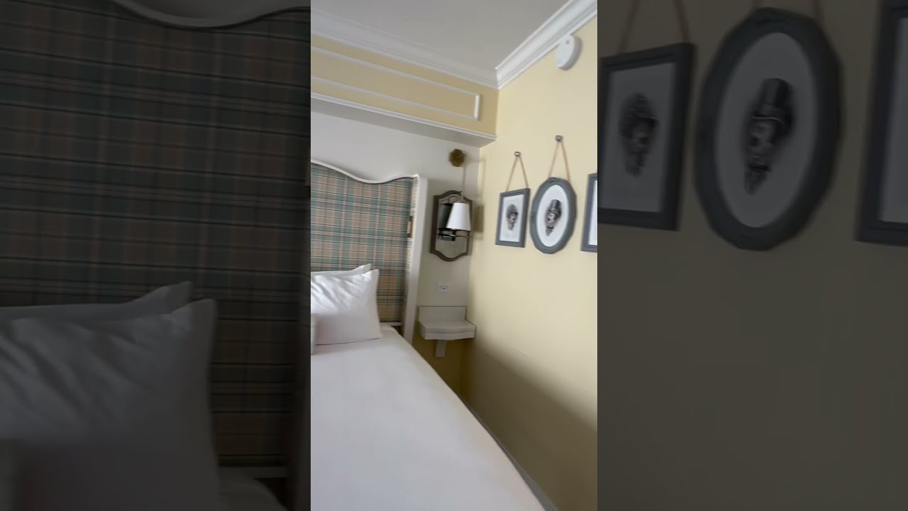 Come Tour A Refurbished Room At Disney S Boardwalk Resort