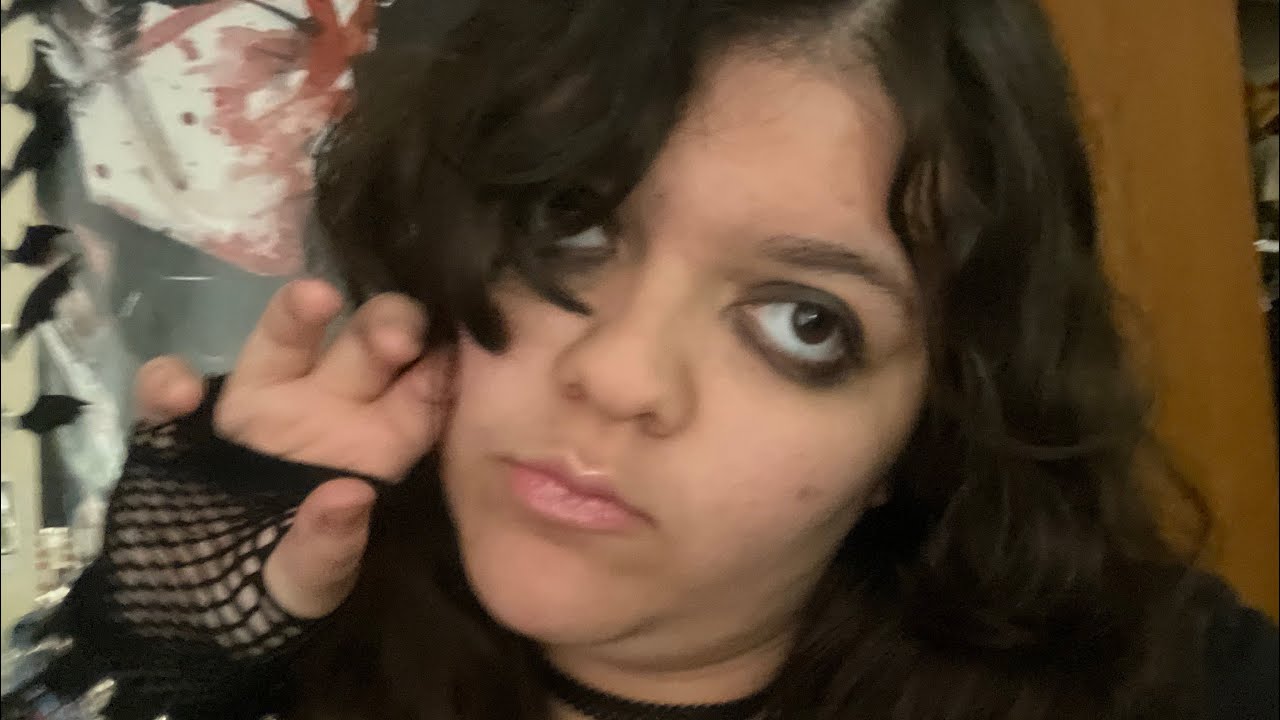 Crazy girl pretends she’s an emo in 2008       ^_^