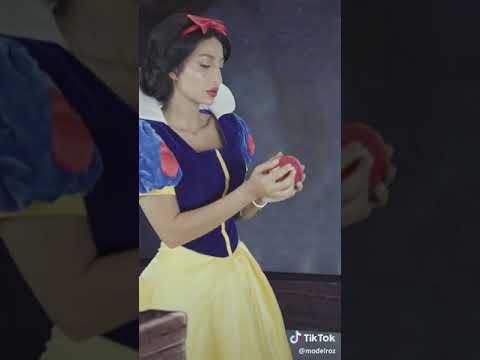 مودل روز بهيئة سنووايت بياض الثلج