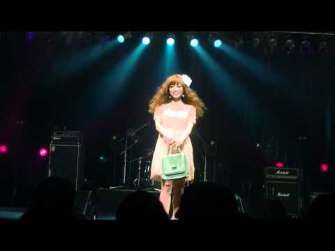 黒坂優香子ゆかるんファッションショー　DokumoCafeドクモカフェ
