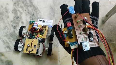 Hand Gestures controlled wireless Robot - MEMS PIC Microcontroller 433MHz RF
