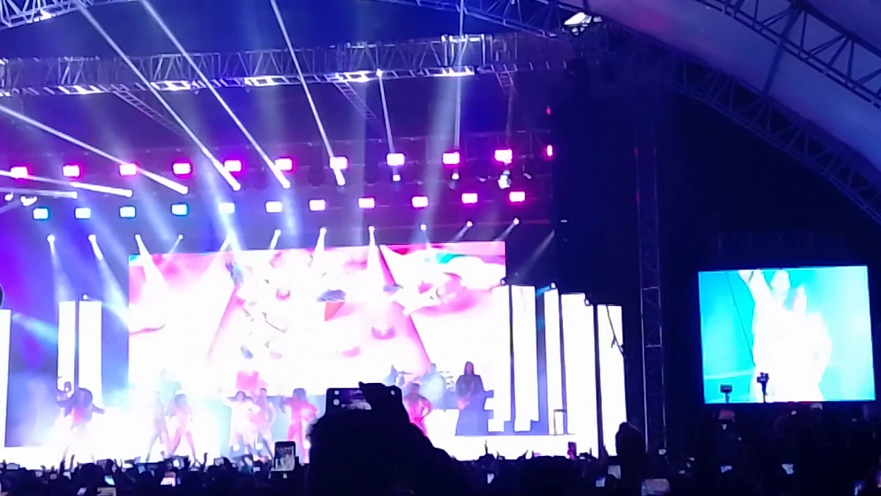 Gloria Trevi en Vivo Huauchinango Puebla - YouTube