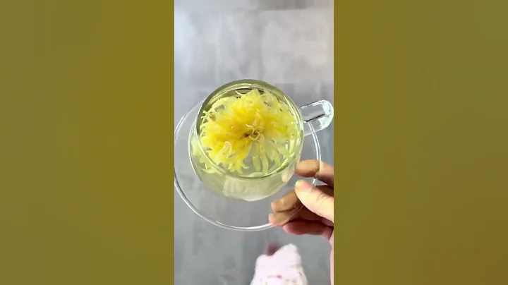 Chrysanthemum tea is know as a detoxing super herb 🌼 Learn more with the link in the description 💛 - DayDayNews