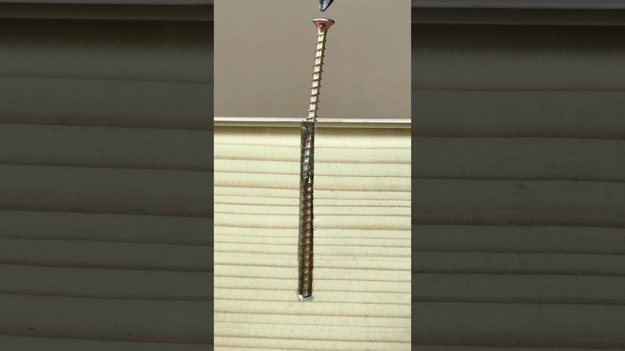 An extremely smart screw repair tip. #diy