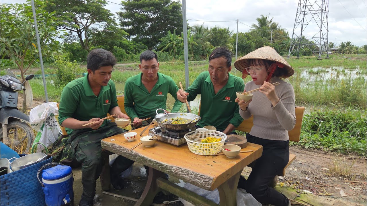 Vô Cánh Đồng Nước Nổi Thăm Lợp Cải Tiến, Hái Bông Điên Điển Nấu Canh Chua Ăn Tại Chỗ...| HSQ #228