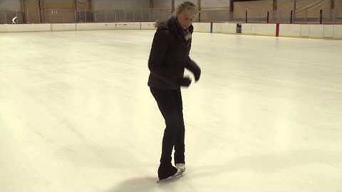 USFSA Basic Skills: 1E - Forward swizzles