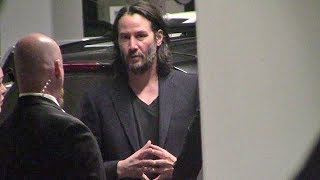 Keanu Reeves Drives Fans Wild At The Semper Fi Premiere