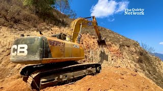 Discover How an Excavator Operator Skillfully Lowers onto a Hillside to Pave a New Road |#hillyroad