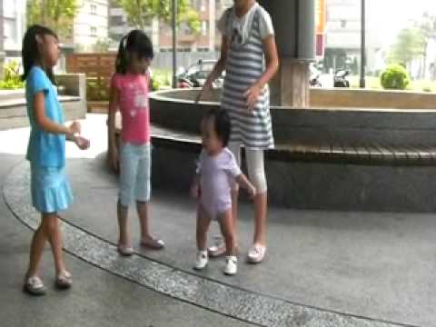 莫家嘉第一次學走路