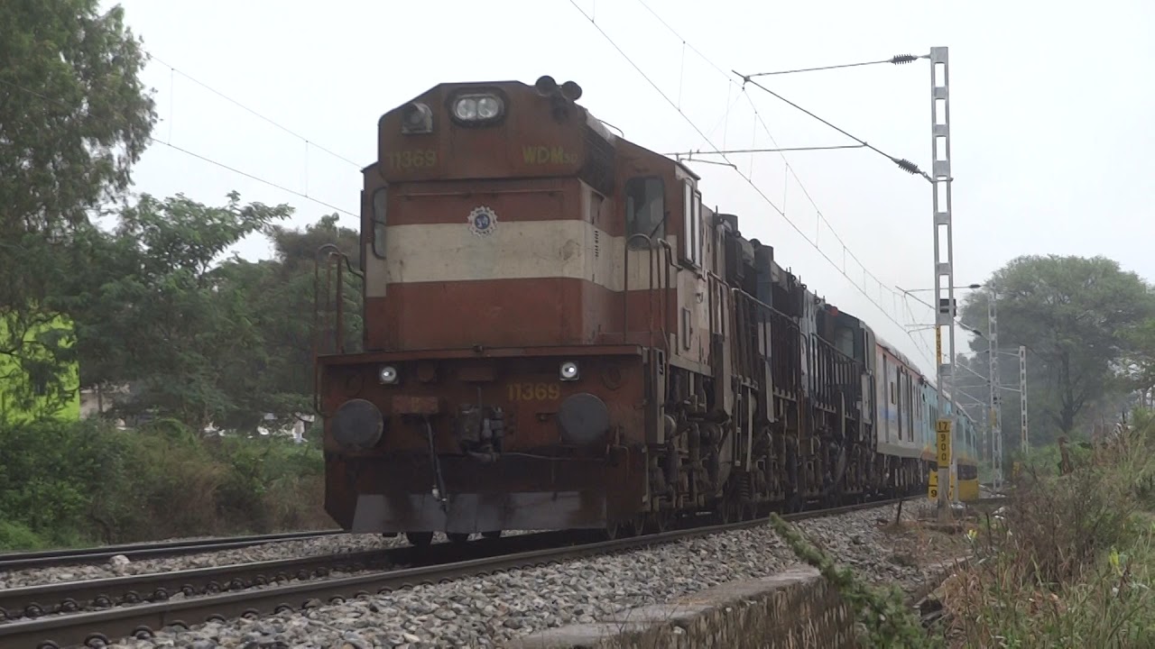 Tiruchirapalli Sri Ganganagar Humsafar with Pune WDM-3D twins!