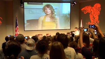 A Hug From Taylor Swift Part 3