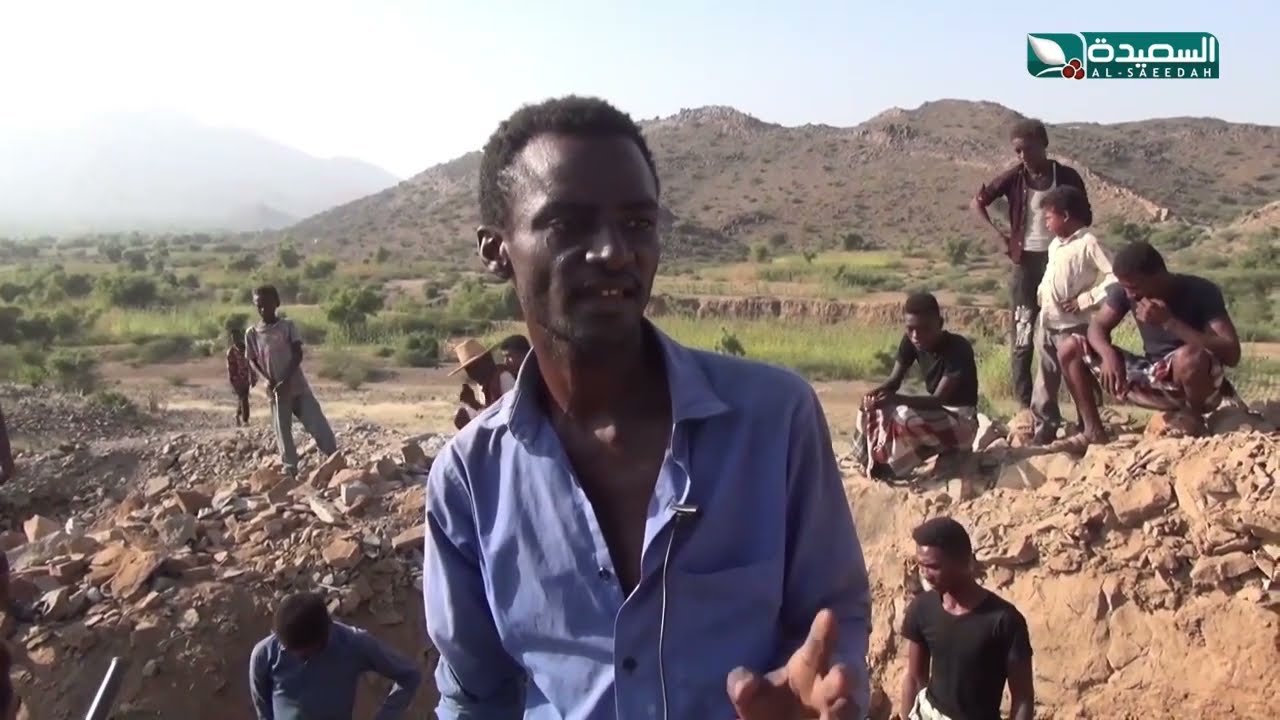 من صخور في باطن الأرض.. هكذا يصنع الرحى في بني قيس حجة