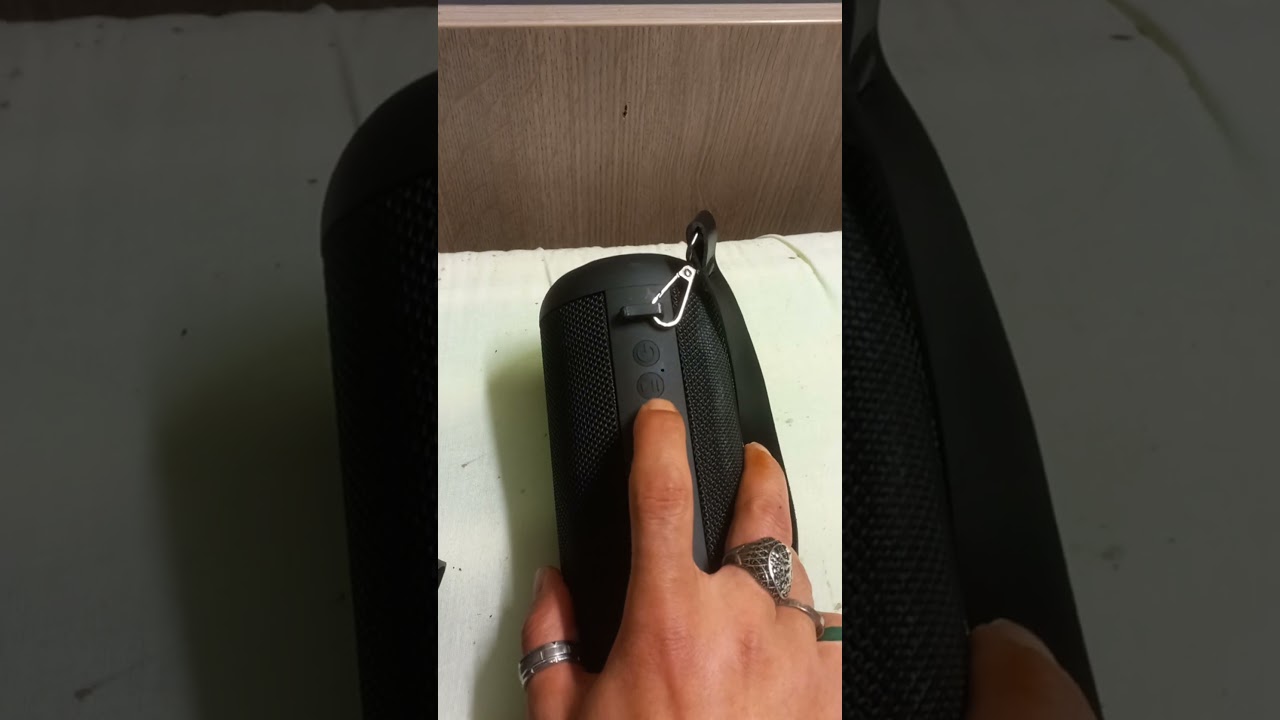 How to connect two Bluetooth speakers via TWS Total Wireless Stereo right-left speakers.