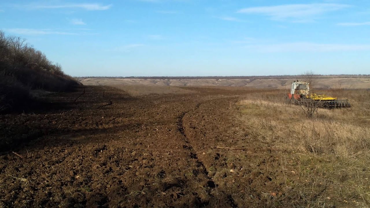 Обработка земли диметрой, Т-150 - YouTube