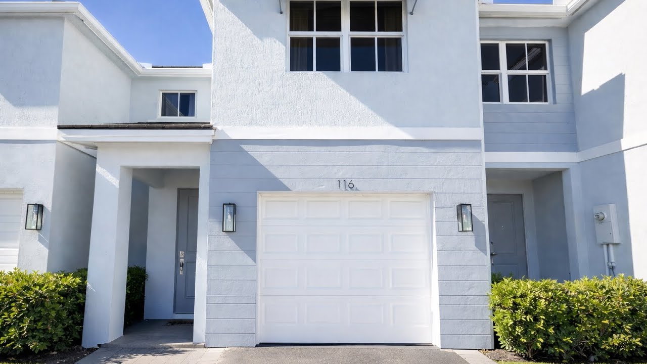 🔥 These Two Townhomes Cost the Same — But One Feels WAY Better| Florida Home Tours 