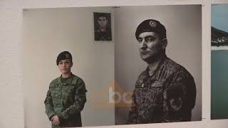 Beograd, fotografi holandez risjell traumat e pasluftes se Kosoves| ABC News Albania Resimi