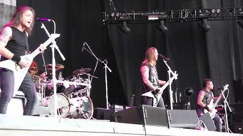 Bullet For My Valentine - Tears Dont Fall (Live Uproar Fest 2011) West Valley City