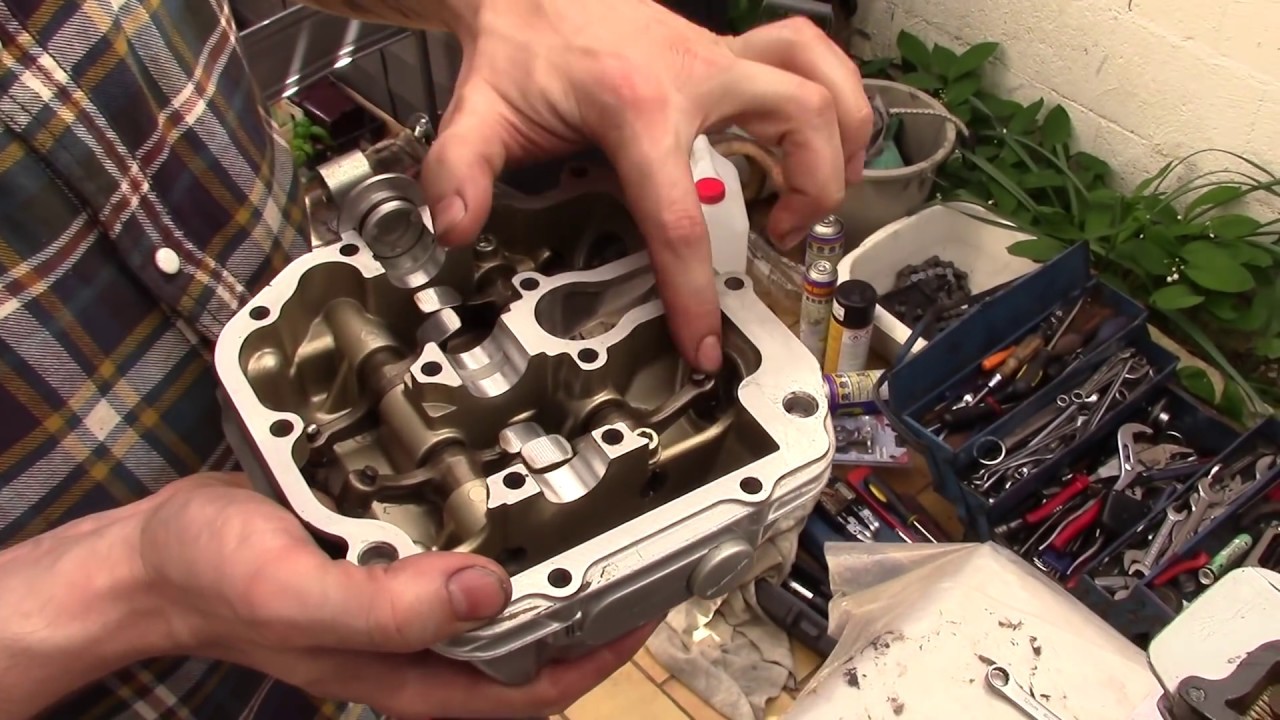 Refreshing and resealing a big single cyl 4 strokes : 4/4